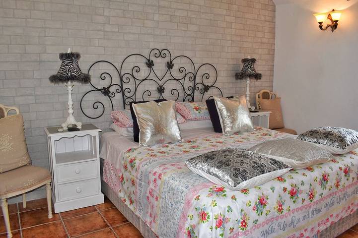 Location de vacances pour 6 personnes, avec terrasse ainsi que jardin et jacuzzi à Pruna - 2