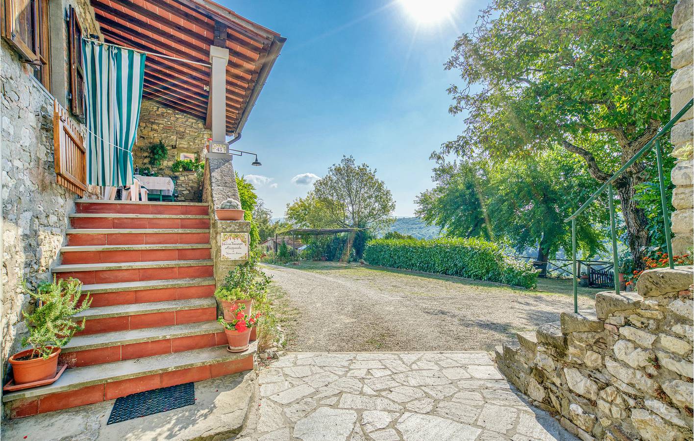 Ganze Ferienwohnung, Rückzugsort am Fluss mit WiFi und Parkplatz in Poppi, Casentino