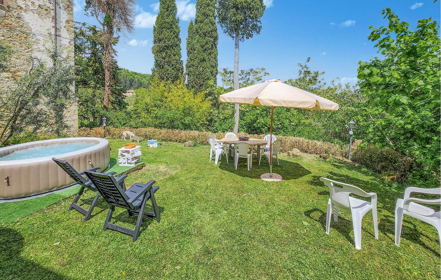 Cetona Garden Appartement: Parkeerplaats, Keuken, Stadscentrum 1km in Cetona, Provincie Siena