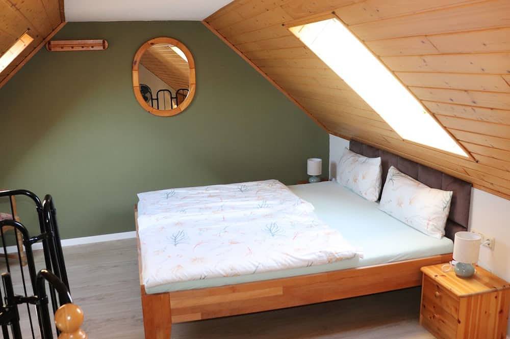 Ganze Wohnung, Ruhig Wohnen beim Winzer mit Blick in die Weinberge - eigenes Restaurant in Burgen (bei Bernkastel-Kues), Bernkastel-Kues & Umgebung