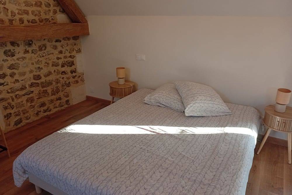 Petite maison autonome rénovée à neuf avec courette et place de parking sécurisé in Beaumont-le-Roger, Région de Bernay