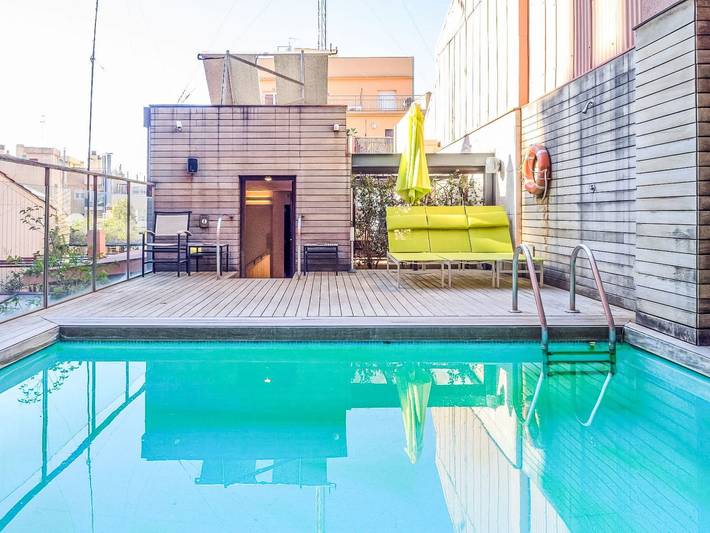Casa de vacaciones para 10 personas, con jardín además de piscina y terraza, Se admiten mascotas en Barcelona