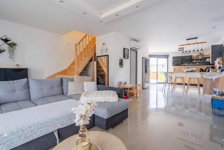 Maison de vacances pour 6 personnes, avec Jacuzzi et Terrasse ainsi que Jardin et Piscine