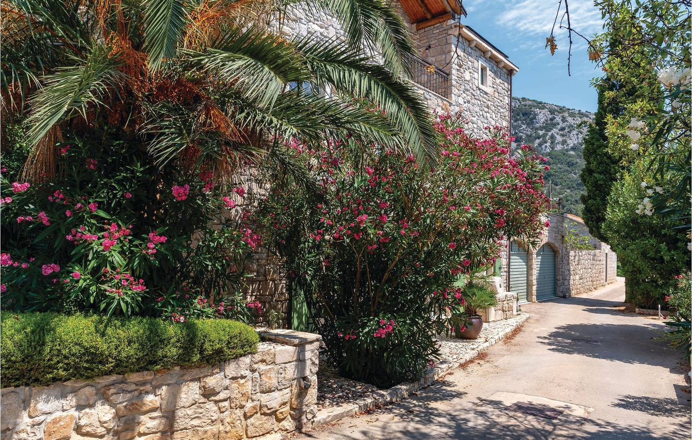 Appartement chic avec terrasse, piscine et à 200 m du bord de mer in Dubrovnik-Neretva