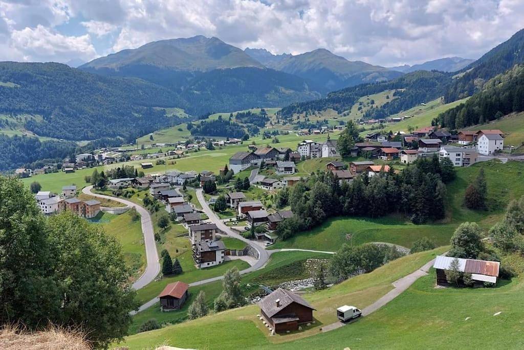 Ganze Wohnung, Stilvolle Wohnung mit traumhaftem Bergblick in Disentis, Surselva