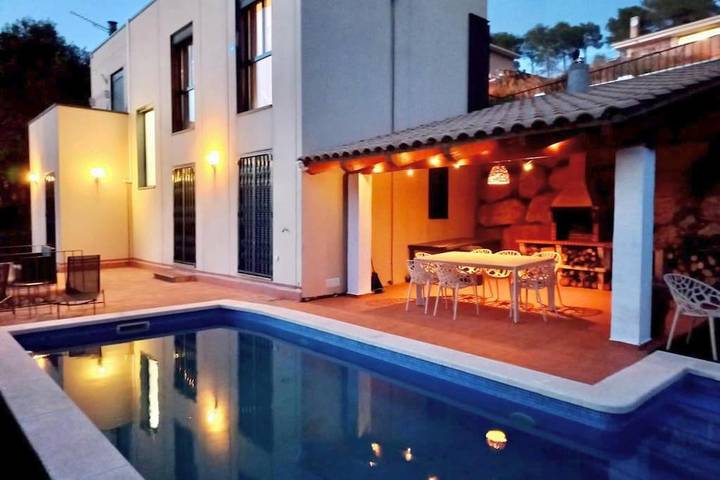 Chalet para 8 personas, con jardín y balcón además de piscina y vistas en Garraf - 4
