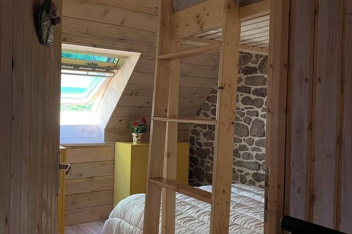 La Grange de la Gratade: a vacation rental where you can reconnect, recharge, and explore in Rochefort-Montagne, Regionaler Naturpark Volcans d'Auvergne