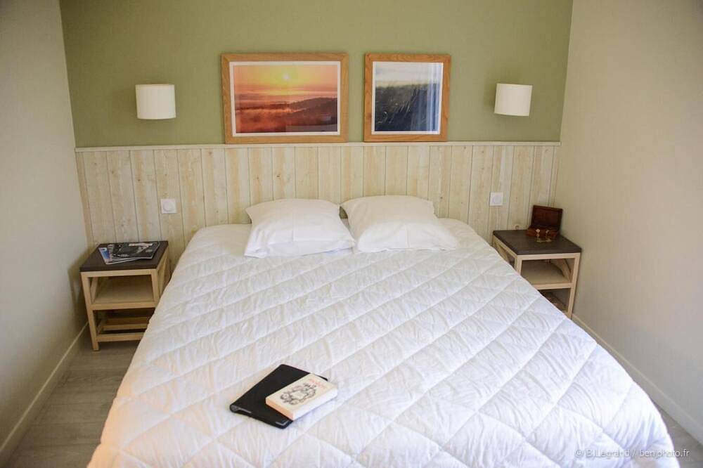 Surface area : about 40 m². Level 0 : Living room with bed-settee. Kitchen with coffee machine in Danestal, Lisieux region