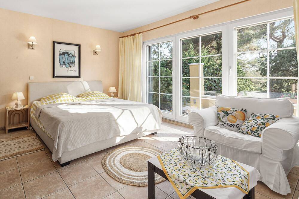 Beautiful villa with adjoining house with fantastic garden, pool, whirlpool, bar in Saint-Paul-de-Vence, Région de Cannes