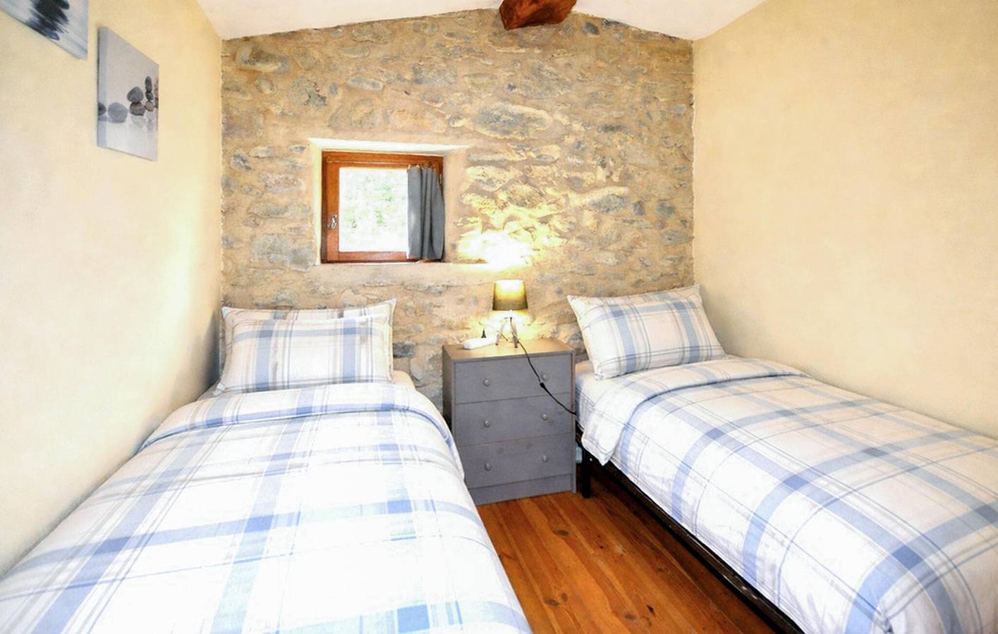 Charmant appartement de deux chambres avec jardin, piscine et Wi-Fi près de Courtauly in Saint-Benoît, Région de Limoux
