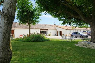 Gîte pour 2 personnes, avec piscine et jardin, animaux acceptés à Semussac
