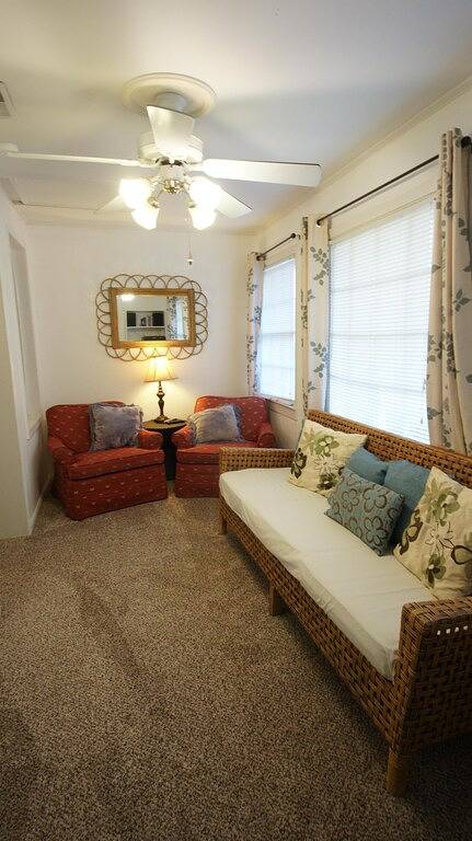 Vacation rental for 4 people, with terrace and yard in Folly Beach