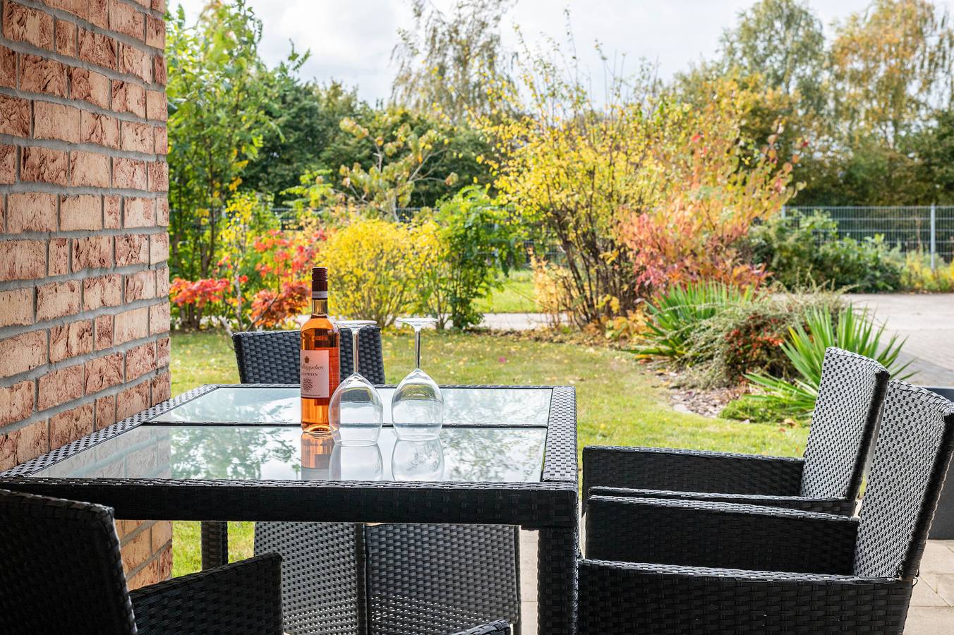 Ferienhaus 'Großes Im Grünen -' mit Privater Terrasse, Privatem Garten und Wlan in Dummerstorf, Rostock und Umgebung