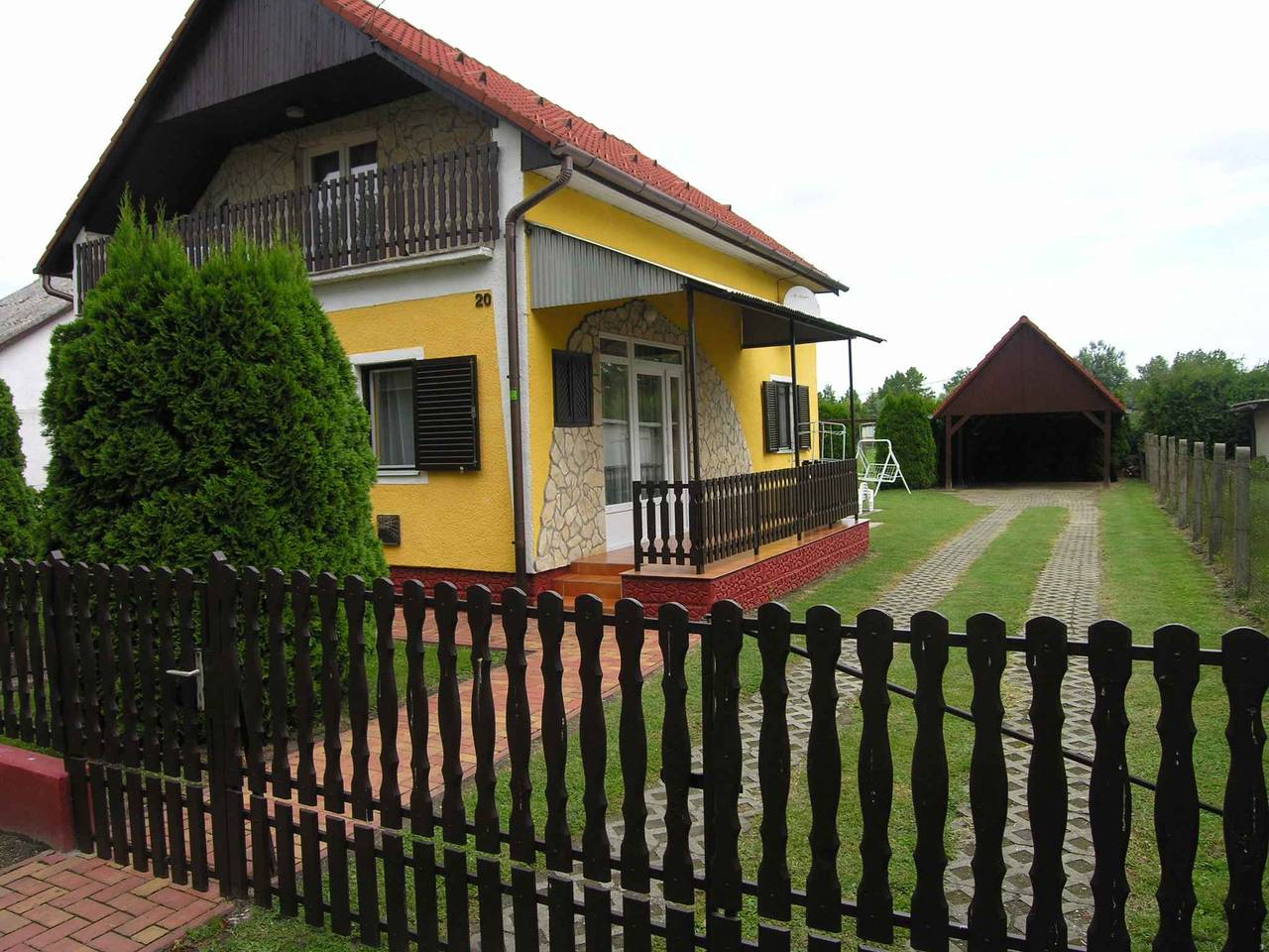 Ferienhaus in Zentrumsnähe mit Waschmaschine in Balatonkeresztur, Plattensee Südufer