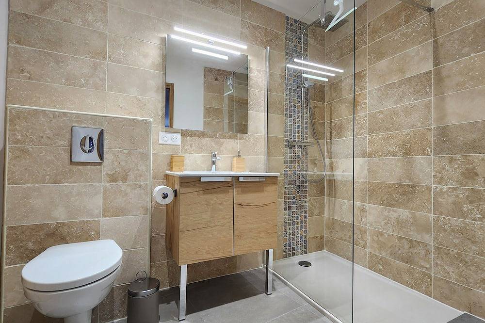 Entire apartment, Villa Faïsso Bas - apartment sleeps 6 & terrace - Sausset les pins-Côte bleue in Sausset-les-Pins, Istres region