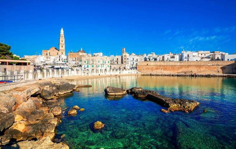 Stella D'Oriente Apartment in Central Bari with Balcony, Wi-Fi, and Air Conditioning