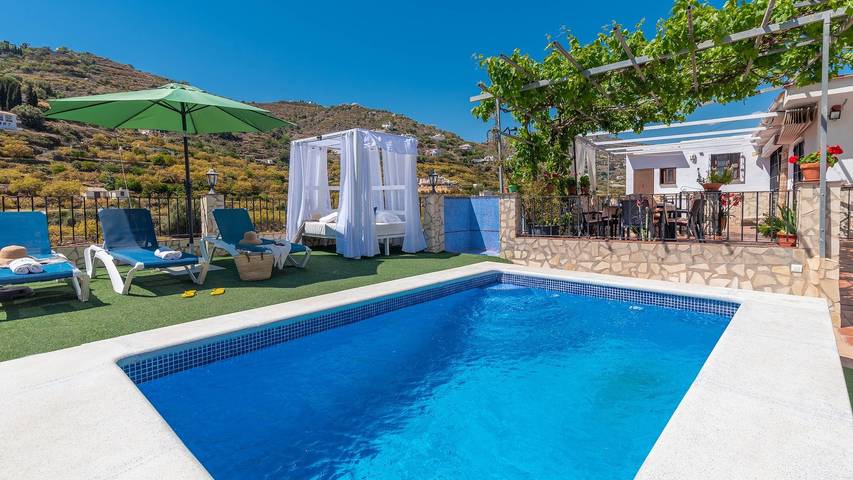 Villa für 4 Personen, mit Balkon/Terrasse und Pool in Torrox - 2
