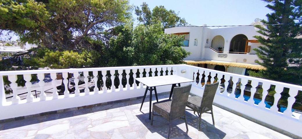 Chambre d’hôte pour 2 personnes, avec vue et terrasse, animaux acceptés à Perissa