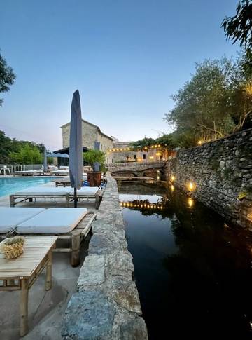 Cottage pour 4 personnes, avec piscine et jardin à Les Mages