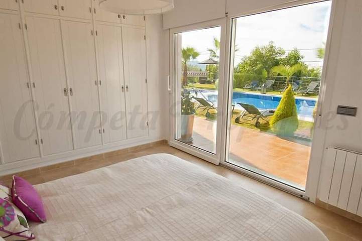 Neue luxuriöse Villa, 5 Schlafzimmer, 5 Badezimmer, Privatpool in Canillas de Albaida, Málaga Provinz
