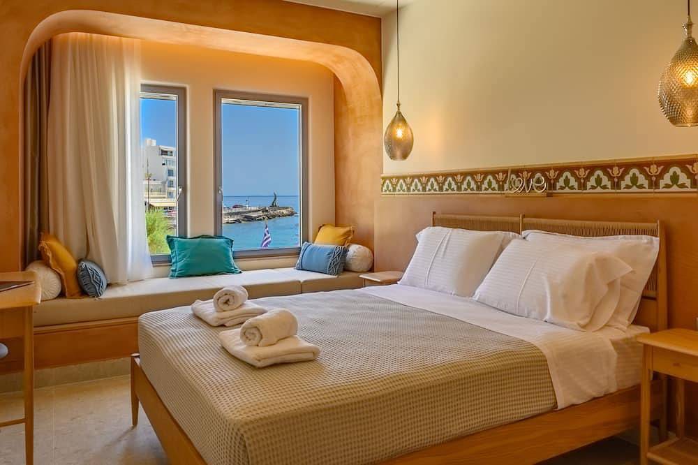 Entire apartment, Asteria Seafront Luxury Apartment in Almyros Beach (Agios Nikolaos), North Crete