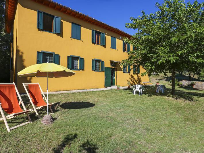 Location de vacances pour 8 personnes, avec terrasse et jardin à Vecchiano