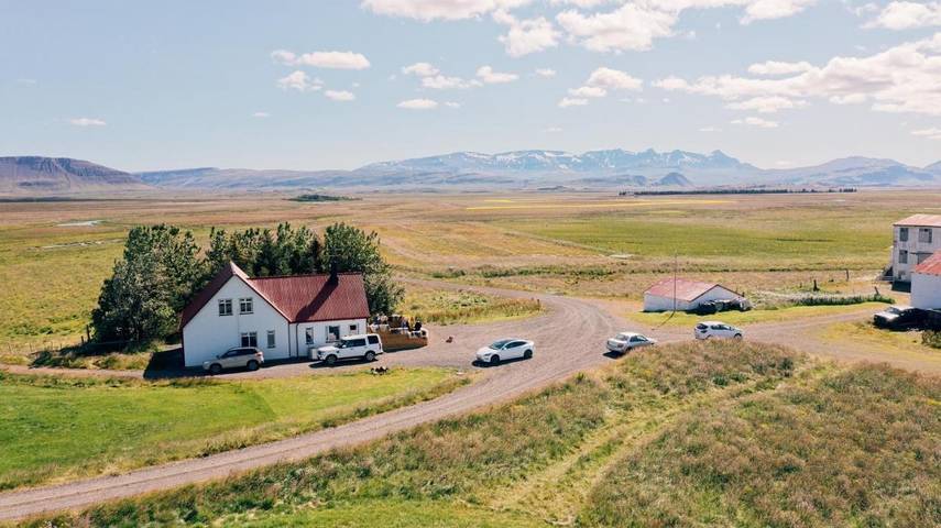 Villa for 7 people, with Hot tub and Terrace as well as Garden and View in Iceland