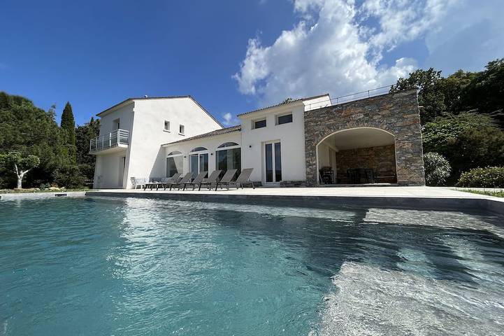 Villa pour 14 personnes, avec jardin ainsi que balcon et sauna