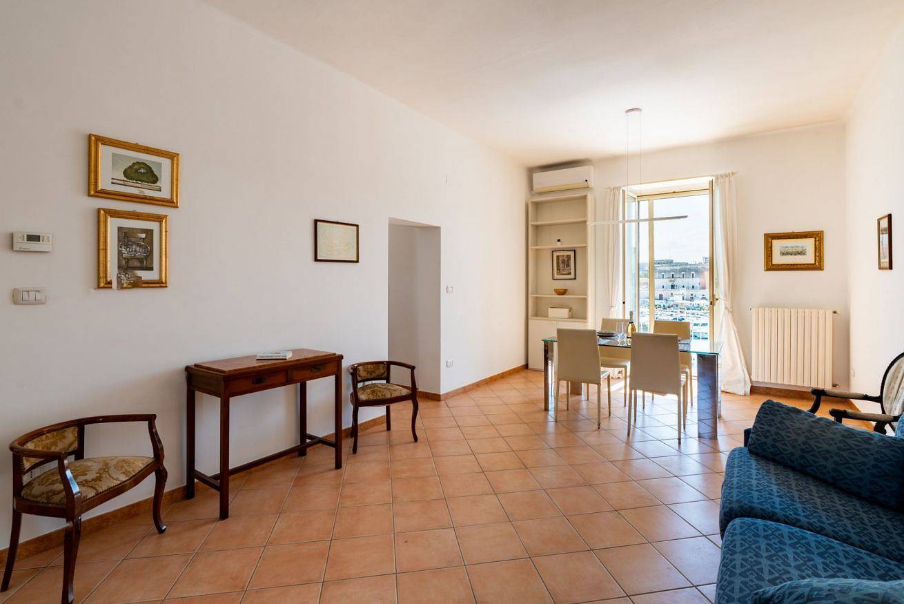 Ganze Wohnung, Ferienwohnung für 2 Personen mit Balkon in Bisceglie, Via Francigena
