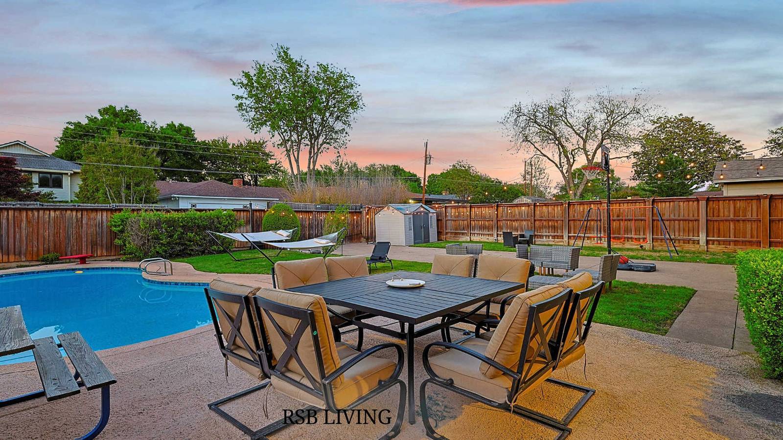 Vacation Rental for 14 Guests in Dallas, Dallas County