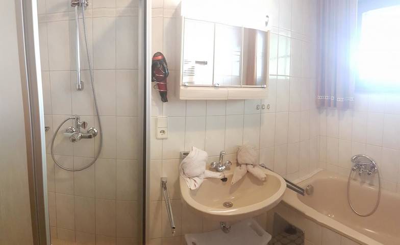 Ferienwohnung für 4 Personen, mit Balkon und Terrasse sowie Garten und Seeblick am Ossiacher See - 3