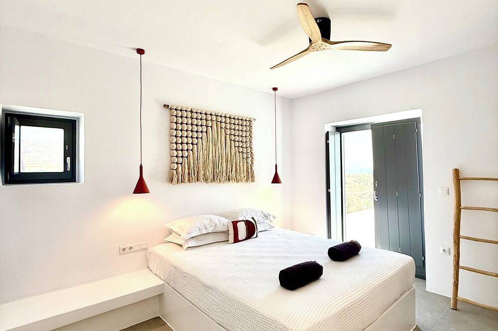 Faragas Hill in Aliki, Paros