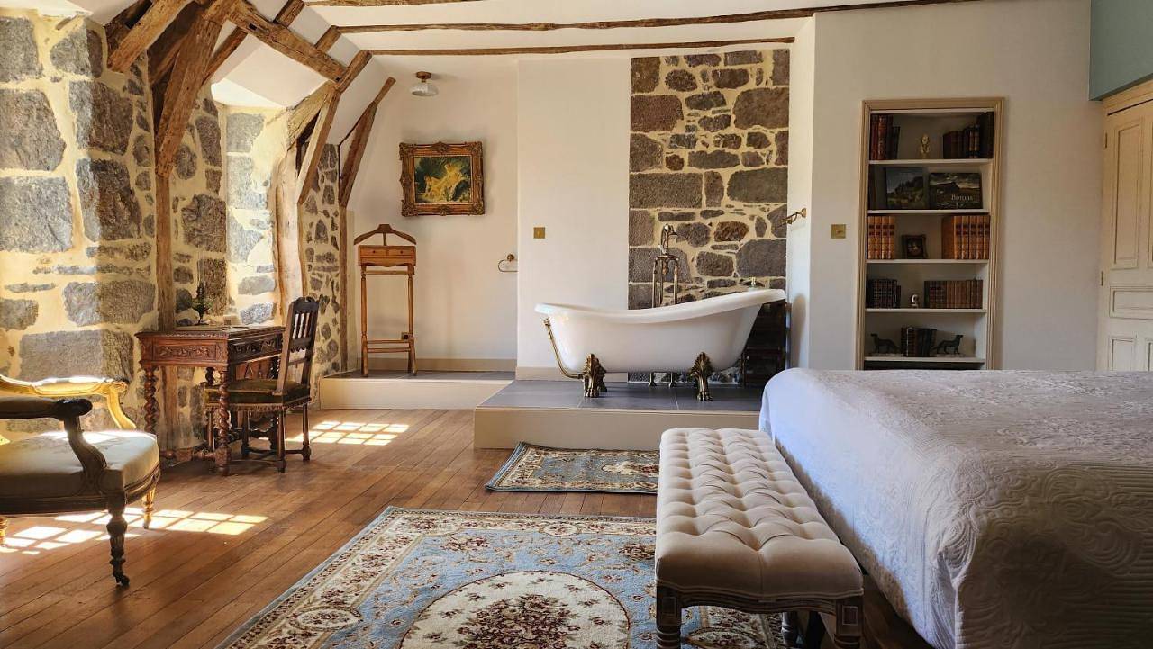 Deluxe Double Room in Anglards-de-Salers, Parc naturel régional des Volcans d'Auvergne