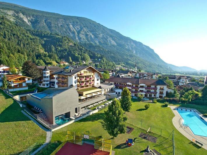 Hotel für 2 Personen, mit Balkon und Whirlpool sowie Garten und Sauna in Stans