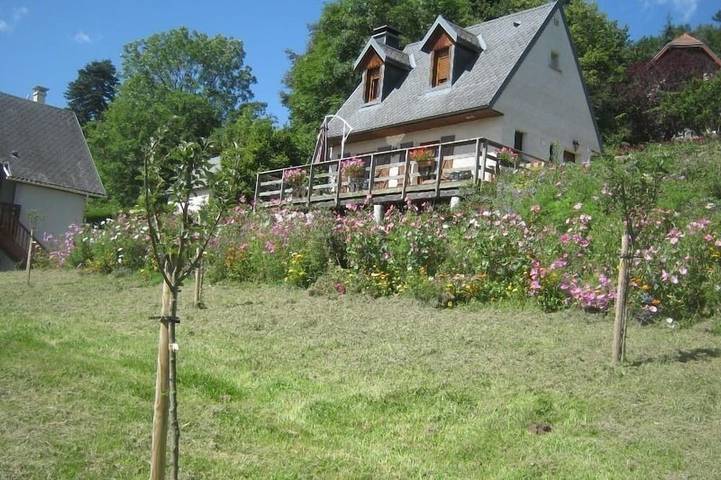 Gîte pour 2 personnes, avec jardin et balcon, animaux acceptés à Murol