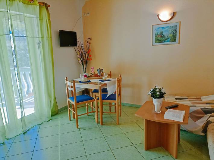 Ganze Wohnung, Adorable apartment with pool  for use and terrace with sea view ! in Senj, Kvarner Festland