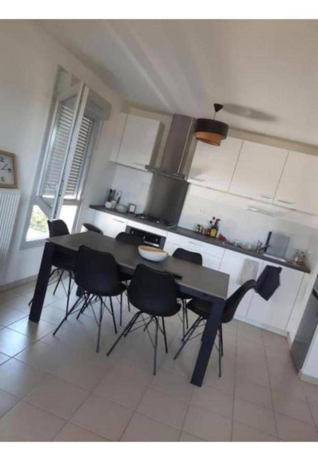 Appartement entier, Apartment with Balcony in Décines-Charpieu, Lyon et ses environs