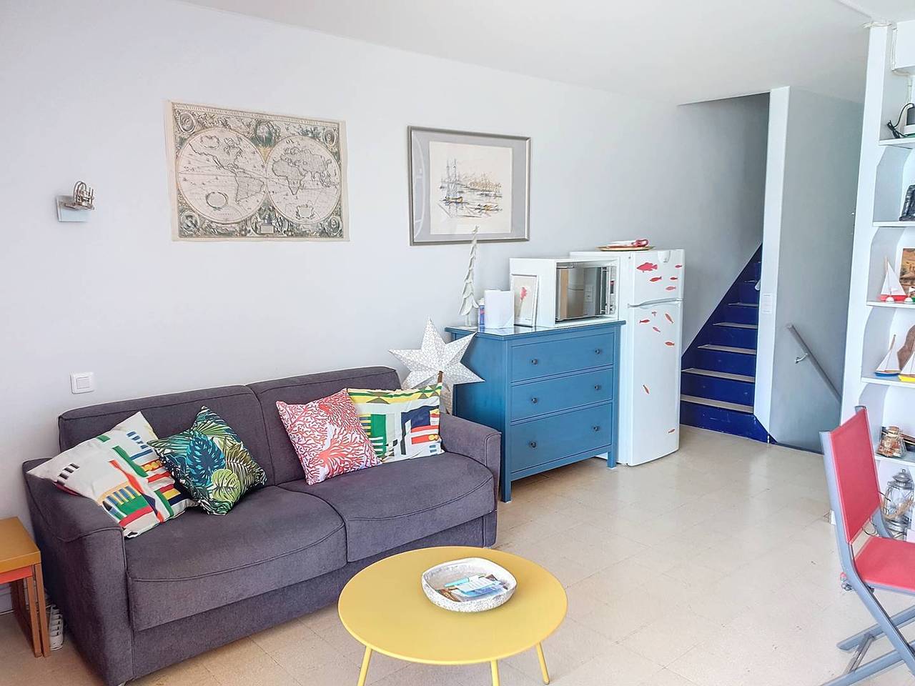 Entire apartment, Renovated T2 duplex 20m from beach with sea view, parking and Wifi in Bormes-les-Mimosas, Parc national Port-Cros