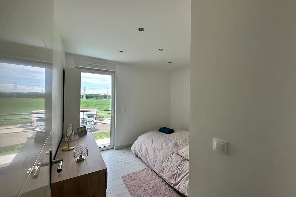 Holiday Home 'Résidence Foch' with Balcony and Wi-Fi in Lingolsheim, Strasbourg region