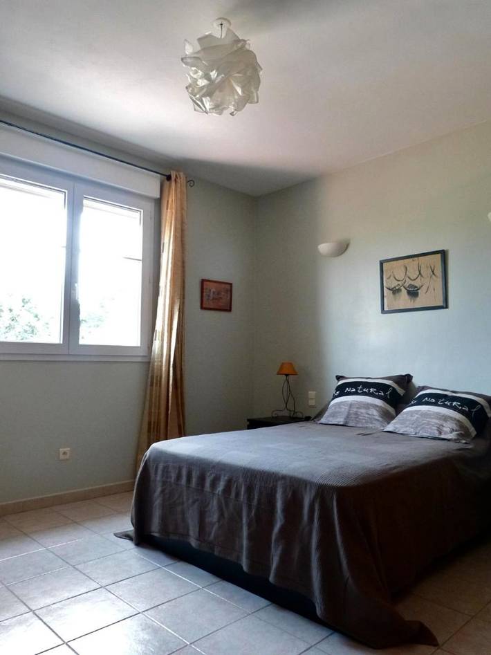 Gîte pour 3 personnes, avec Terrasse et Jardin ainsi que Piscine et Vue à Sauveterre