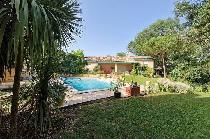 Location de vacances pour 13 personnes, avec Terrasse et Jardin à Bruguières