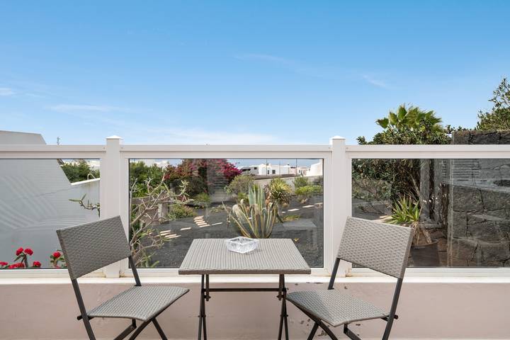 Holiday Home 'Apartamento Garden' with Sea View, Terrace, Jacuzzi and Wi-Fi in La Asomada, Tías