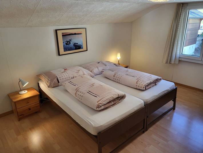 Ferienwohnung für 3 Personen, mit Balkon und Seeblick sowie Ausblick in Beatenberg - 2