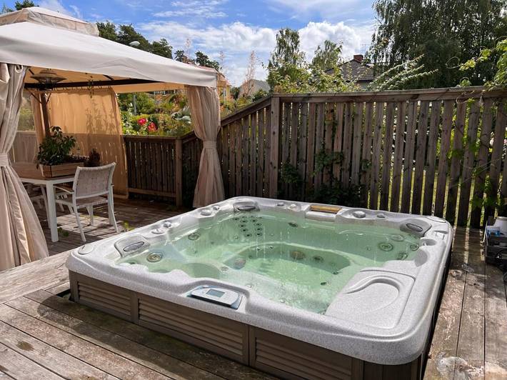 Ferienhaus für 4 Personen, mit Whirlpool und Pool sowie Garten - 1