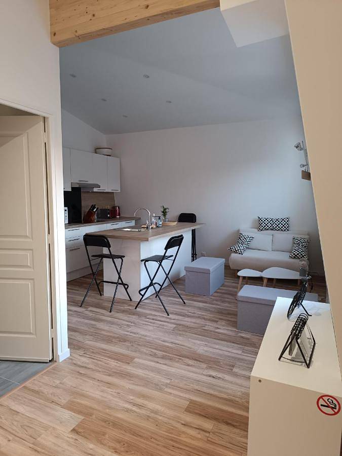 Appartement entier, Two-Bedroom Apartment in Saint-Rémy-lès-Chevreuse, Parc naturel régional de la Haute Vallée de Chevreuse