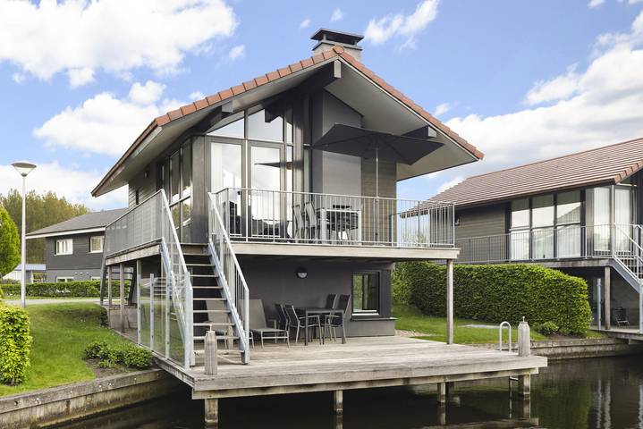 Bungalow voor 4 personen, met balkon/terras en terras in Friesland