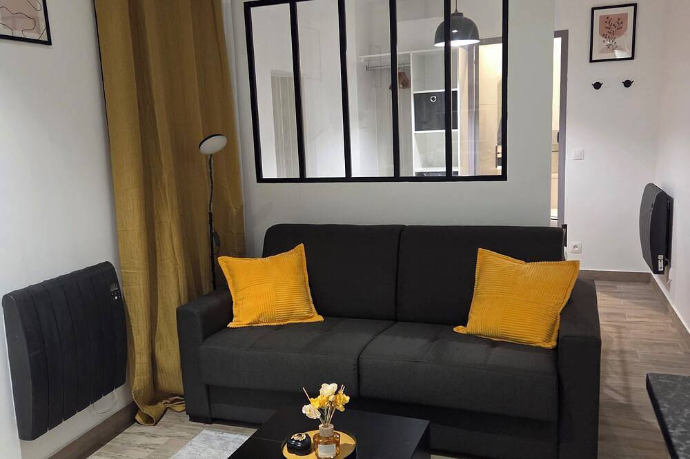 Entire apartment, Bright, well-equipped cocoon in the center of Lagny 10 minutes from Disney free parking in Lagny-sur-Marne, Seine-et-Marne