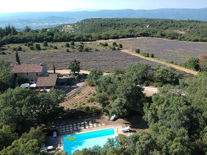 Location de vacances pour 10 personnes, avec vue ainsi que piscine et jardin, animaux acceptés à Saignon - 3