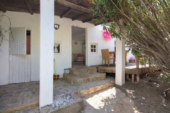 Room 'Casa De Mondo - Pink' with Shared Pool, Wi-Fi and Air Conditioning in Boliqueime, Faro District