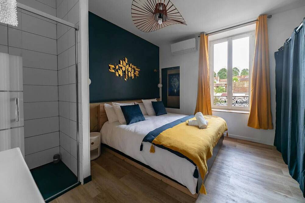 Entire apartment, Appartement design et climatisé proche de la gare in Vichy, Vichy region